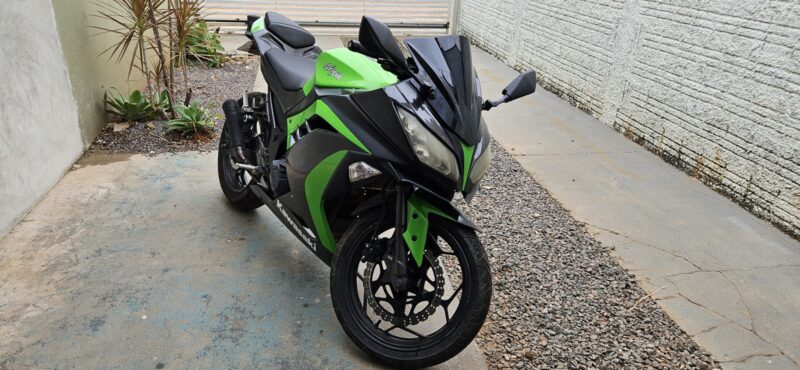 Ninja 300 ano 2015